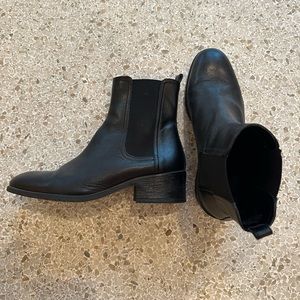 Black Kenneth Cole boots